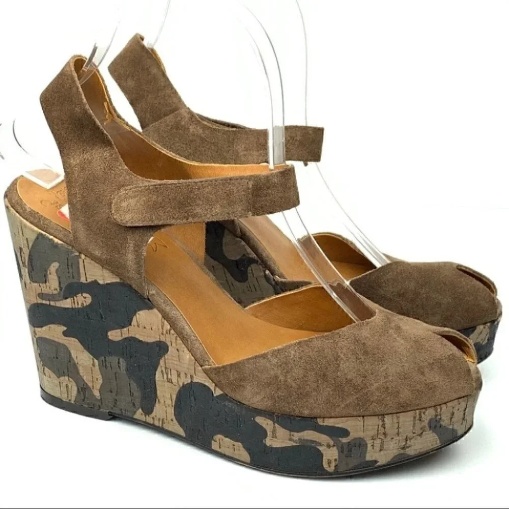 Nine West heels nwjolyn size 7.5 suede wedges